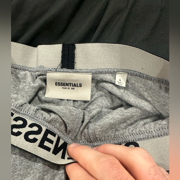 ESSENTIALS loungewear size L - Picture 3 of 3